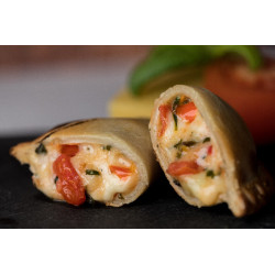 Empanada de TOMATE, QUESO Y ALBAHACA