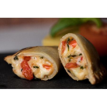 Empanada de TOMATE, QUESO Y ALBAHACA